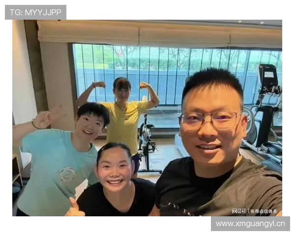 何卓佳买了那辆车后朋友圈都变豪门太太信号了吗？