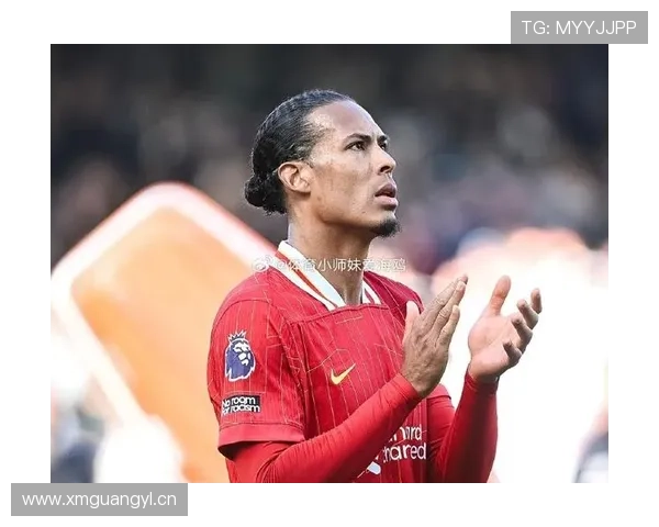 范迪克今天穿得也太日常了，感觉差点认不出这是英超巨星？