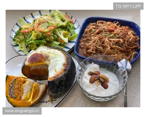 莱德基每天游5公里，早餐吃三块牛排——这还是她减脂期的食谱？